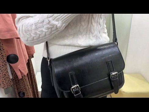 ❤️ Gənc qadın FeralBerry-nin fitinq otağında dildo ilə ictimai masturbasiyası ❌ Evdə hazırlanan porno bizdə