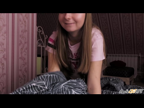 ❤️ Blondie onun BFF-ni dərindən sorur və ağzına boşaldır ❌ Evdə hazırlanan porno bizdə